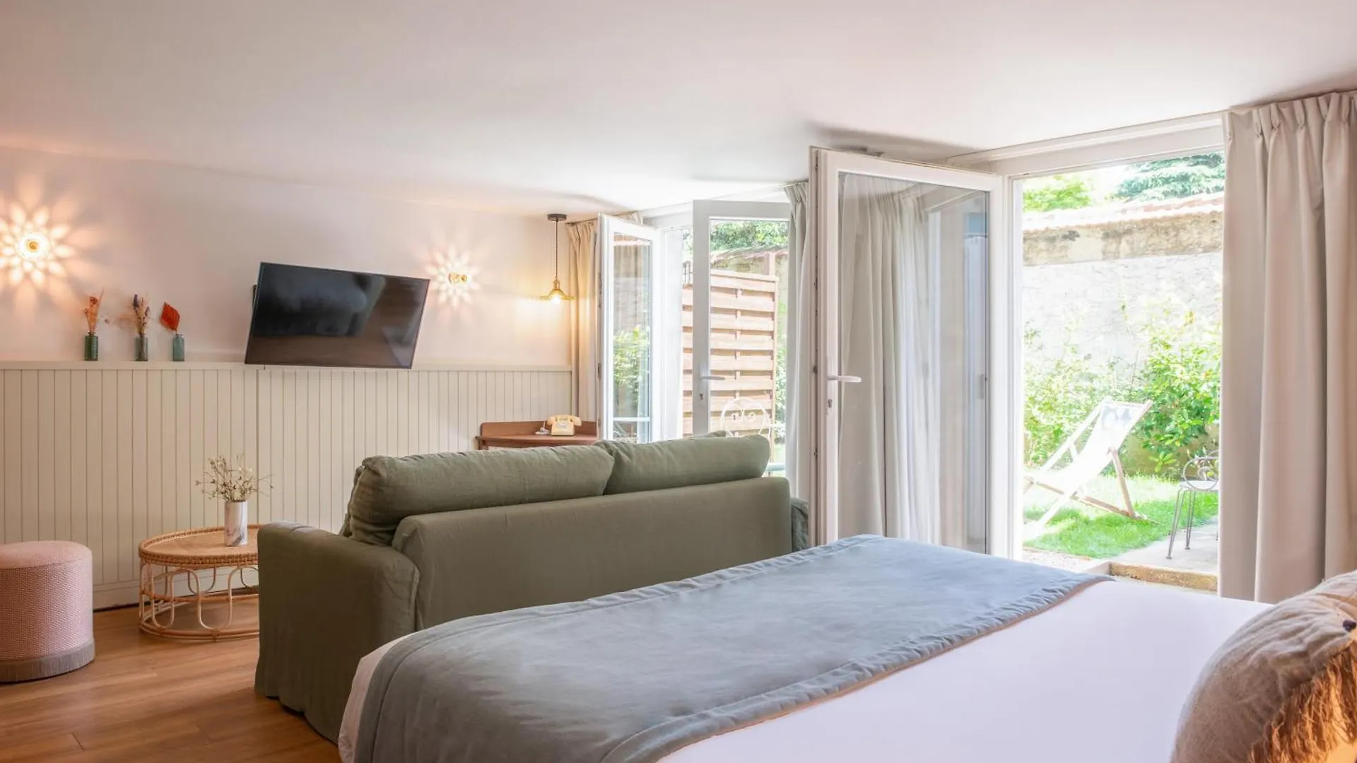 ****  Hotel Maison Lacassagne Lyon France